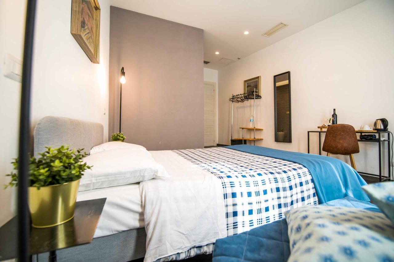 Qu4Ttro I Quattro Briganti Bed & Breakfast Salerno Bagian luar foto